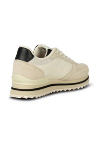 Krämfärgad mocka och mesh-sneaker med svart hälkappa, vita snören och vågig yttersula. Har tonade ränder och en vadderad krage för komfort.