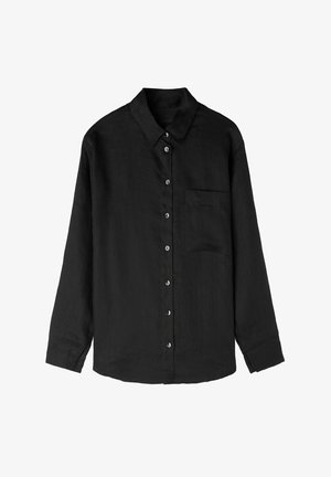 Czarna koszula z długim rękawem wykonana z lnu. Posiada spiczasty kołnierz, kieszeń z przodu oraz zapięcie na guziki z dopasowanymi guzikami.