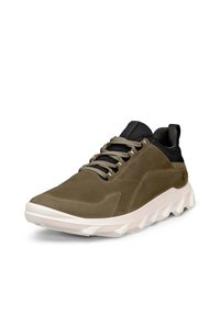 Sneaker verde oliva con accenti neri, realizzato in suede e tessuto, con una tomaia testurizzata, lacci tondi e una suola bianca a motivo.