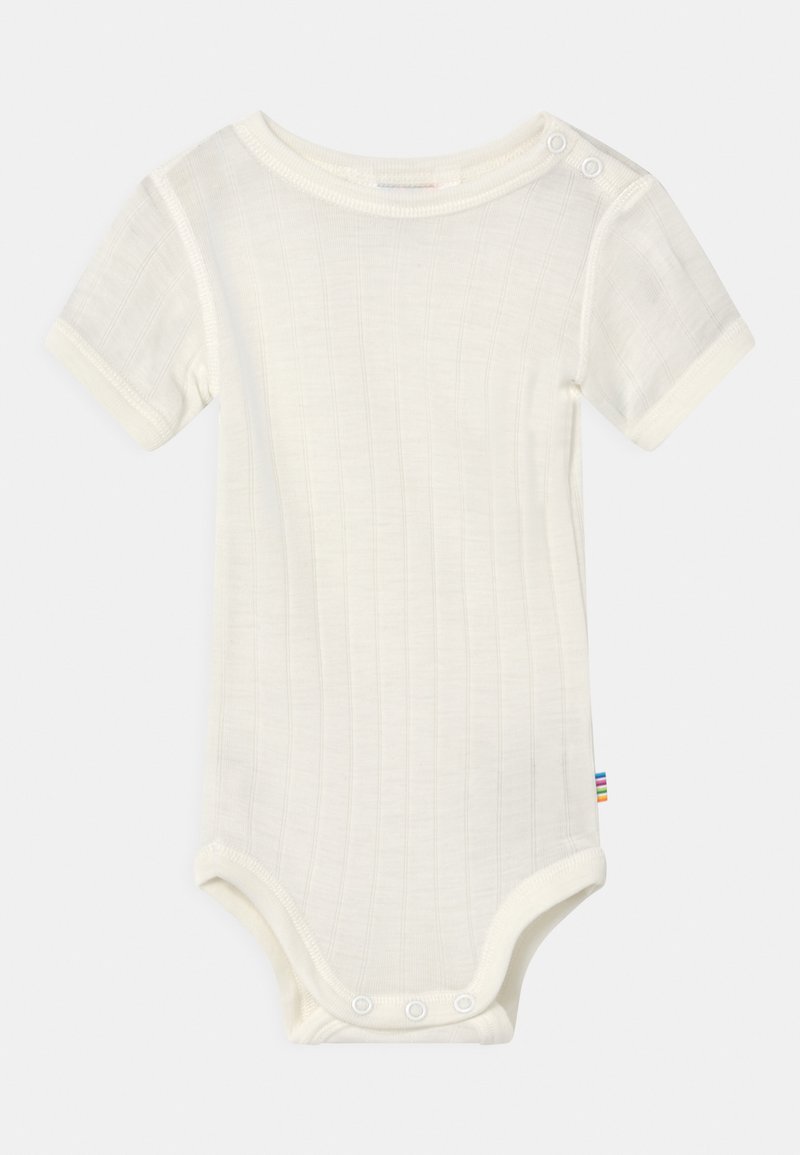 Bodysuit curto de mangas curtas em creme, com textura canelada, fechos de pressão na base e um rótulo colorido bordado na lateral.