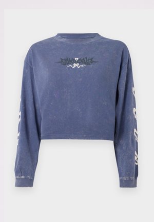 Korte languit sweatshirt in donkerblauw, gemaakt van zachte stof, met een grafisch ontwerp op de borst en witte accenten op de mouwen.