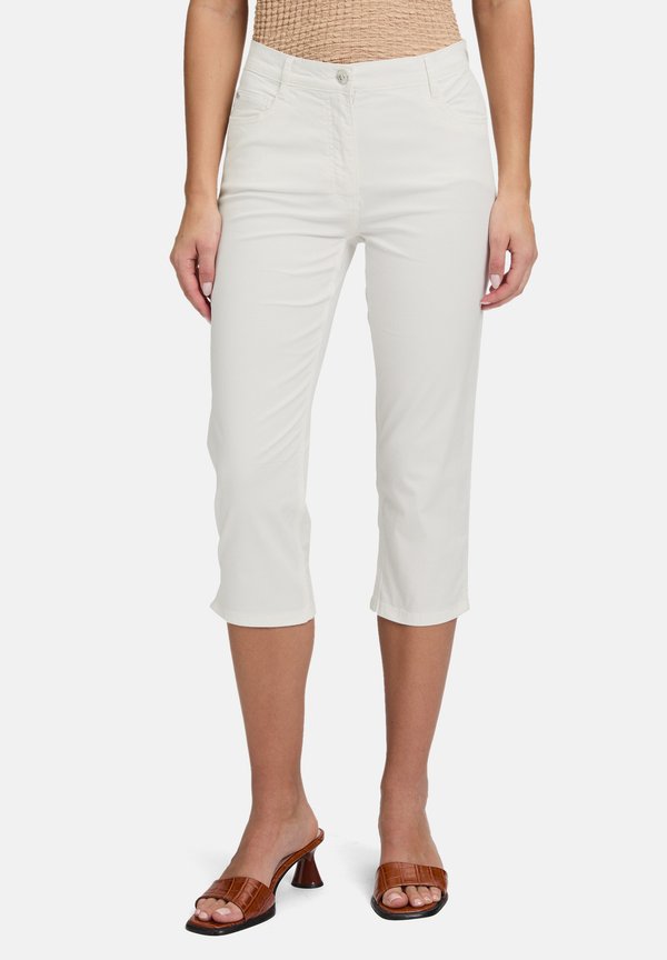 SLIM FIT - Shorts - rohweiß