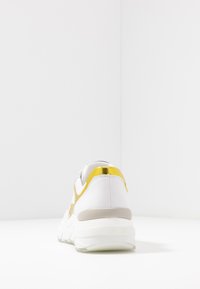 Marco Tozzi Sneaker low - white/yellow