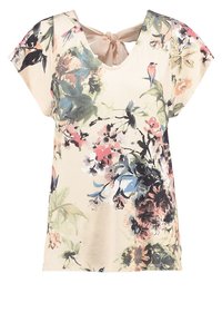 Bloes met bloemenprint van zachte stof, voorzien van een V-hals en een strikdetail aan de achterkant. Kleuren omvatten pastelkleurig roze, groen en blauw met donkere accenten.