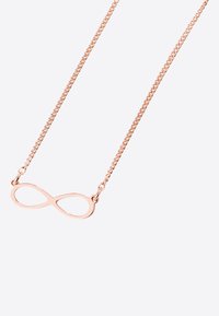 Collana in oro rosa con una catena sottile, caratterizzata da un pendente a simbolo dell'infinito. Texture liscia, design minimalista, lucentezza discreta.
