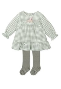 Vestido a cuadros verde y blanco con mangas largas, detalles de volantes, estampado de erizo, combinado con medias grises y calcetines a juego.