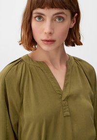 s.Oliver MIT TUNIKA-AUSSCHNITT - Sukienka letnia