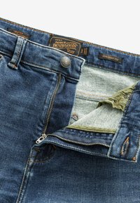 Next REGULAR FIT - SIGNATURE BRUSHED BACK COSY - Tiesaus kirpimo džinsai - mid blue