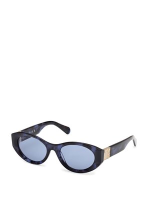 Occhiali da sole con tonalità blu, dotati di una montatura in plastica marblata di blu scuro, caratterizzati da un design angolare e hardware color oro sulle tempie.