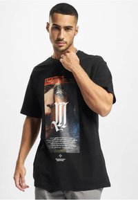 Upscale by Mister Tee T-shirts print - black