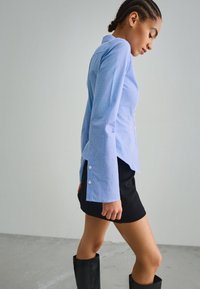 Bershka TAILORED WITH FLARED SLEEVES   - Košilová halenka  - blue