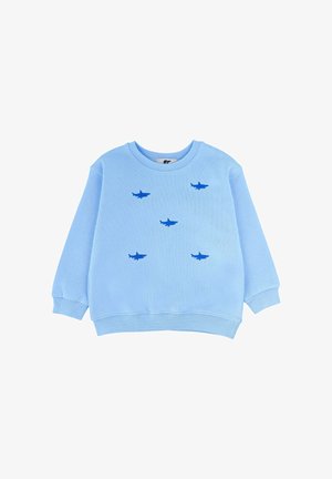 Hellblaues langärmeliges Sweatshirt mit gerippten Bündchen, Rundhalsausschnitt und fünf kleinen blauen Hai-Grafiken auf der Vorderseite.