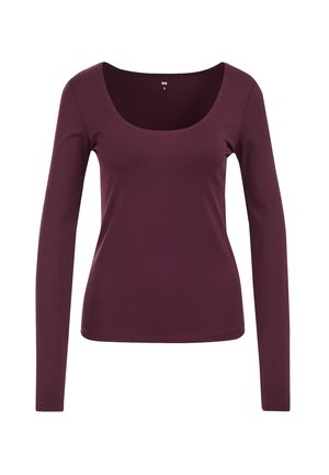 T-shirt à manches longues en bourgogne foncé, avec un décolleté rond et une coupe ajustée. Fabriqué en tissu extensible et lisse. Construction simple.