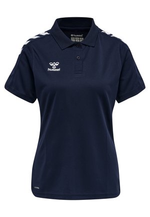 Polo bleu marine en tissu respirant. Présente un col, trois boutons et des rayures blanches en diagonale sur les épaules.