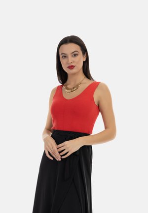 faina, Top - red
