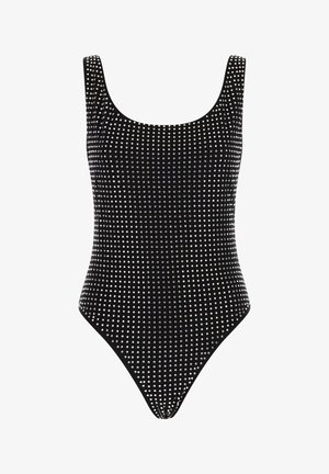 Crni kupaći kostim s okruglim izrezom i visokim izrezom na nogama, ukrašen srebrnim zakovicama koje pokrivaju tkaninu u teksturiranom uzorku.