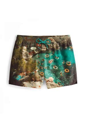 Zwemshorts met een levendig waterlandschap in tinten teal en bruin. Inclusief een contrasterende turquoise trekkoord en rekbare stof.