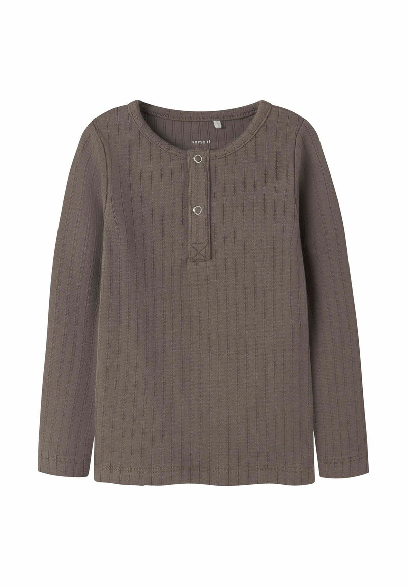 Bruine langemouwen ribstof shirt met een ronde halslijn, knoopsluiting en een kleine horizontale stiksel detail aan de onderkant.