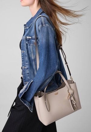 Guess, MELODY 2 IN 1 SATCHEL - Sac à main - beige