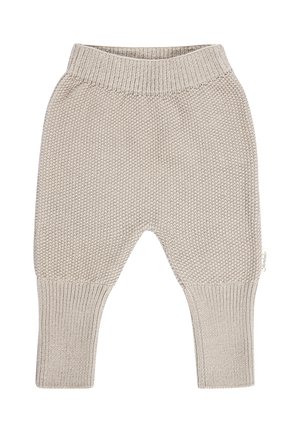 Beige gestrickte Babyhose mit Rippbund und Rippbündchen, die ein strukturiertes Muster und ein kleines Markenschild an der Seite aufweist.