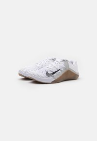 Nike Performance Scarpe da allenamento - white