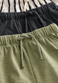 Unselected, khaki green