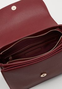 Valentino Bags Handväska - dark red