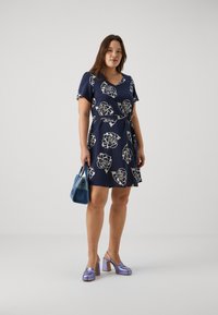 Vero Moda Curve VMCEASY DRESS - Robe de jour - darkblue
