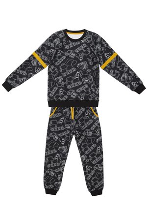 Kinder-Set aus schwarzem Langarmshirt und Hose mit weißen Baumaschinenmustern und gelben Streifen an Ärmeln und Taschen.