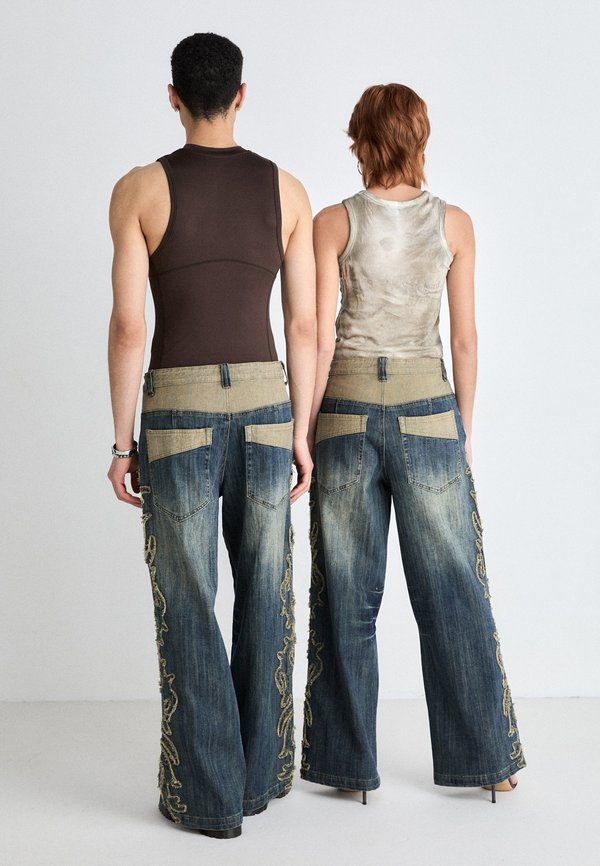 APPLIQUE NEO COLOSSUS UNISEX - Loose Jeans - denim4