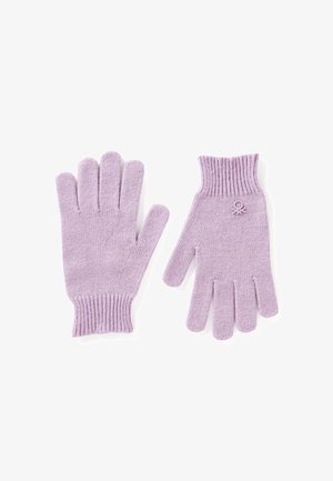 Gants tricotés lilas avec un poignet côtelé et un design à cinq doigts. Petit détail d'emblème au poignet. Texture douce, idéale pour les temps frais.