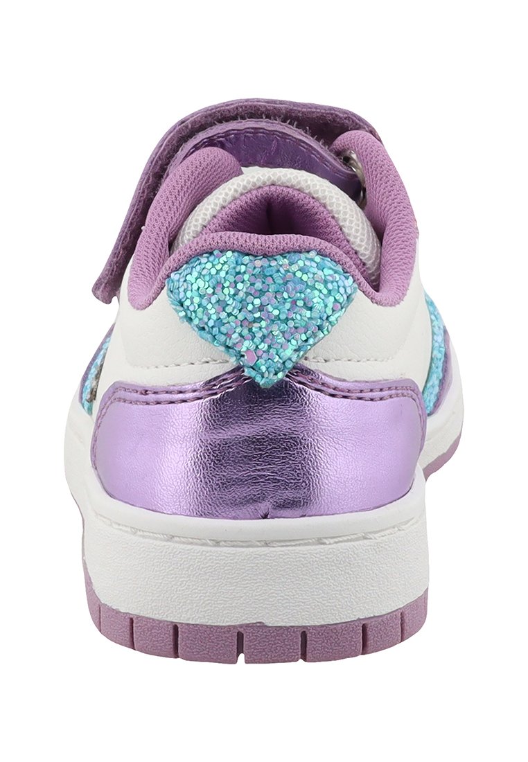 Sneaker bianco con dettagli viola, decorazione a cuore luccicante e tacco viola lucido. Presenta una chiusura in velcro e suola in gomma testurizzata.