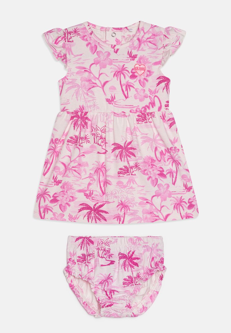 Robe florale rose avec des manches volantes, imprimé palmiers et fleurs. Comprend des bloomers assortis. Tissu doux, coupe décontractée, col rond.