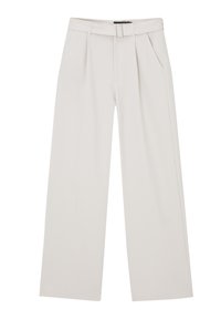 Lichtbeige wijde nadrukbroek van glad materiaal met een ceintuur in de taille, voorplooien en zijzakken.