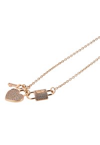 Naszyjnik w kolorze różowego złota z zawieszką w kształcie serca i kłódki, obie ozdobione błyszczącymi kamieniami. Delikatny łańcuszek z małymi ogniwami dopełnia projekt.