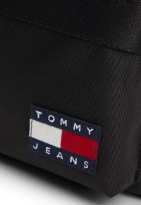 Tommy Jeans ESSENTIAL DAILY CAMERA BAG UNISEX - Umhängetasche - black