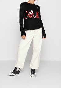 ONLY Petite Stickad tröja - black