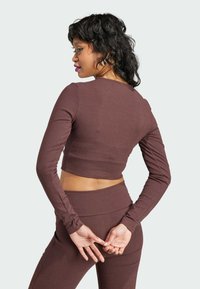 adidas Originals ESSENTIALS RIB - Hosszú ujjú felső - shadow brown