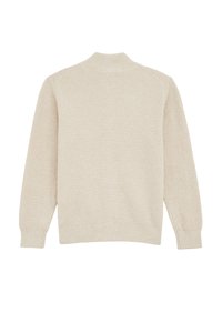 Šviesiai smėlinis megztinis su tekstūruotu audiniu, su raukšlėmis ant rankovių ir apykaklės, bei aukštu kaklu, sukurtas su laisvu siluetu.