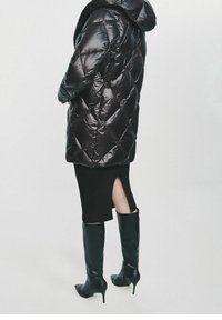 OCHNIK Kabát z prachového peří - black