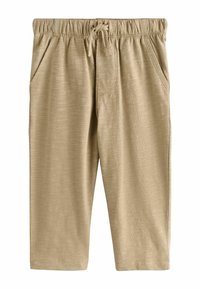 Pantalones cortos beige hasta la rodilla, hechos de una tela suave y texturizada. Con cintura elástica y cordón ajustable, además de dos bolsillos laterales.