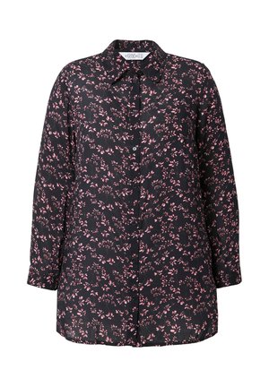 Zwarte blouse met lange mouwen en knopen, voorzien van een klein roze bloempatroon en een klassieke kraag, vooraan weergegeven op een witte achtergrond.