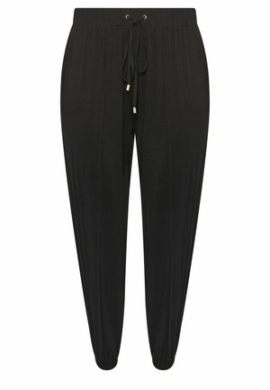 Czarne, zwężane spodnie dresowe z elastycznym pasem i sznurkiem, wyposażone w elastyczne ściągacze przy kostkach oraz subtelne pionowe przeszycia.