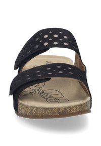 Zwarte sandaal met twee brede gekruiste banden met ronde uitsparingen. Kurken zool met een lichtbruine binnenzool die is gedrukt met een bladontwerp.