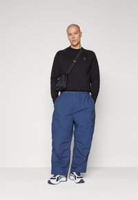 Carhartt WIP JET PANT - Kargopüksid - blue rinsed