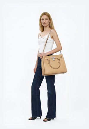 MICHAEL Michael Kors, HAMILTON MODERNE - Handtasche - peanut