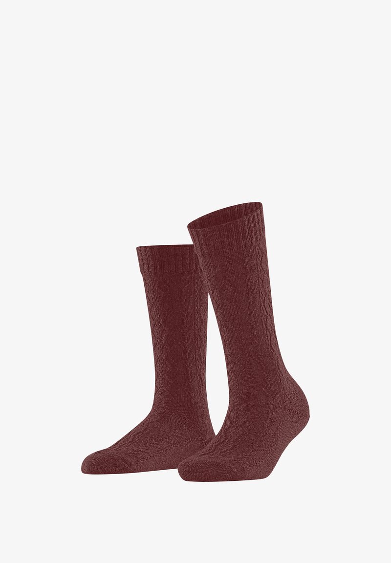 Rote gestrickte Socken mit einem strukturierten Muster, ausgestattet mit einem gerippten Bündchen und einer standardmäßigen Länge, die ein glattes Finish präsentieren.