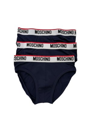 Tre paia di slip neri Moschino impilati, ciascuno con fascia elastica bianca con scritta nera "Moschino" e bordo rosso.