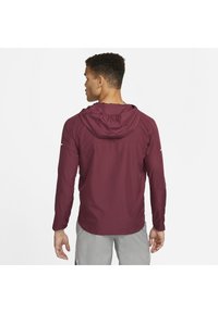 Nike Performance MILER - Corta-vento - dark beetroot dark beetroot