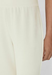 Tezenis Stoffhose - weiß bianco latte